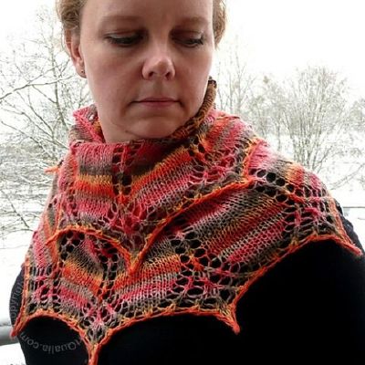 Sunrise Shawlette by Susanna IC, Photo © ArtQualia